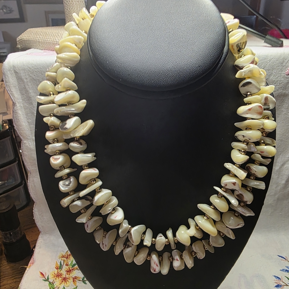 Vintage Mother of Pearl (MOP) chip necklace. 